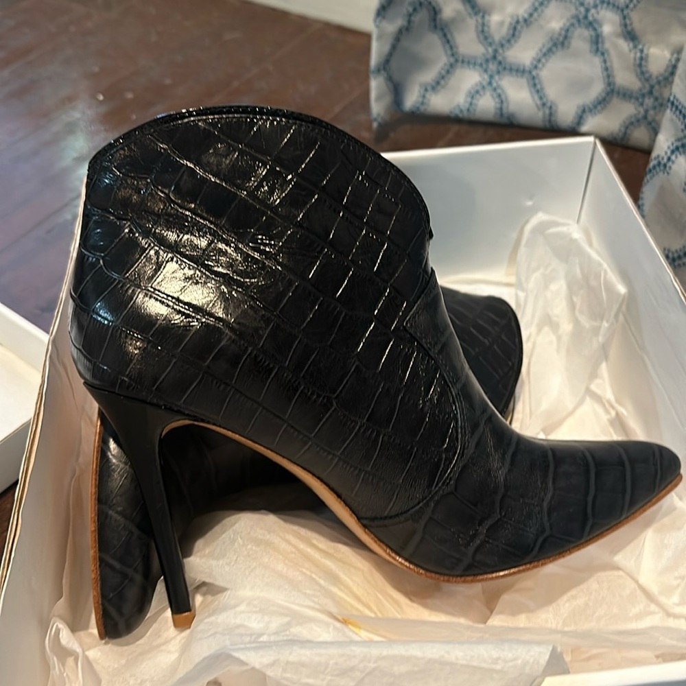 Black Mazzarri crocodile pointed toe bootie - size 8.5